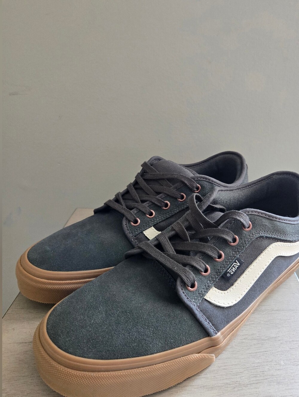 Vans Chukka Low Sidestripe shoes in the Dark Grey Gum colorway. Size 12- ⭐️NWOT⭐ - Picture 2 of 7